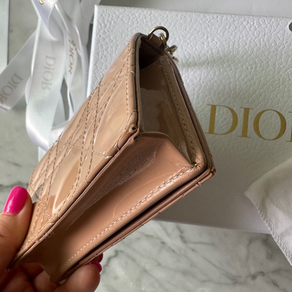 LADY DIOR FLAP CARD HOLDER in Rose Des Vents Patent Cannage Calfskin - Picture 4 of 11